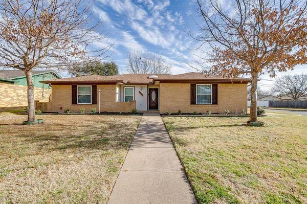 500 Berkshire Court, Burleson, TX 76028