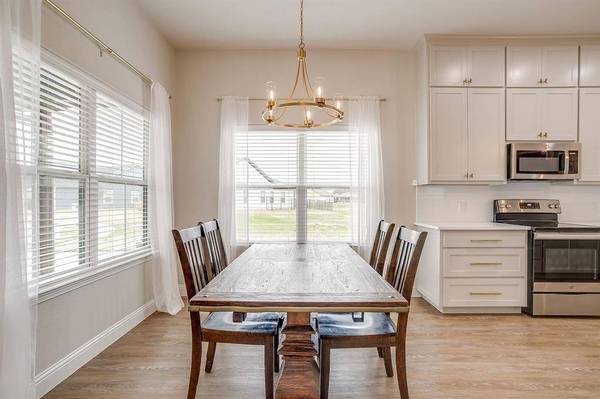 544 Ryer Trail, Burleson, TX 76028