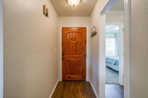 1215 Davis Street, Cleburne, TX 76033