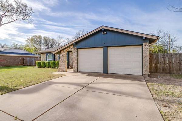 521 Nathan Street, Burleson, TX 76028