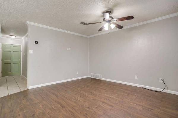 521 Nathan Street, Burleson, TX 76028