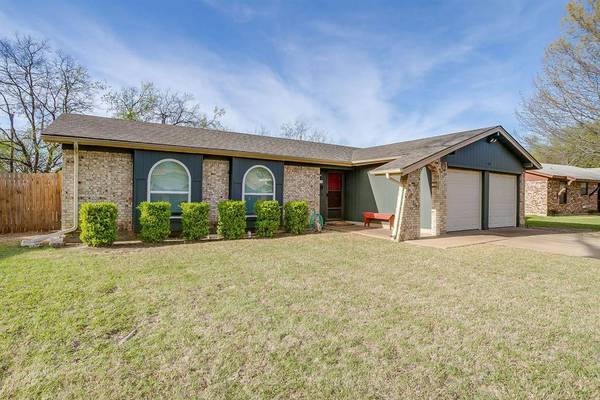 521 Nathan Street, Burleson, TX 76028