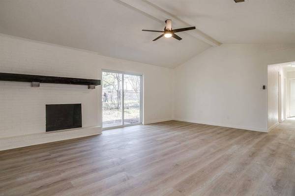 714 San Carlos Drive, Grand Prairie, TX 75051