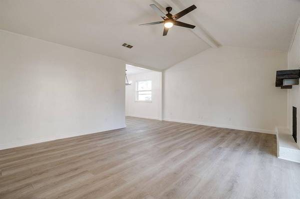 714 San Carlos Drive, Grand Prairie, TX 75051