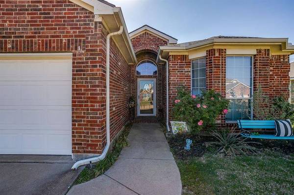 1209 Spanish Moss Drive, Burleson, TX 76028