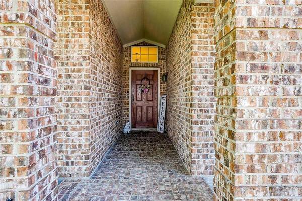 909 Hunter Lane, Burleson, TX 76028