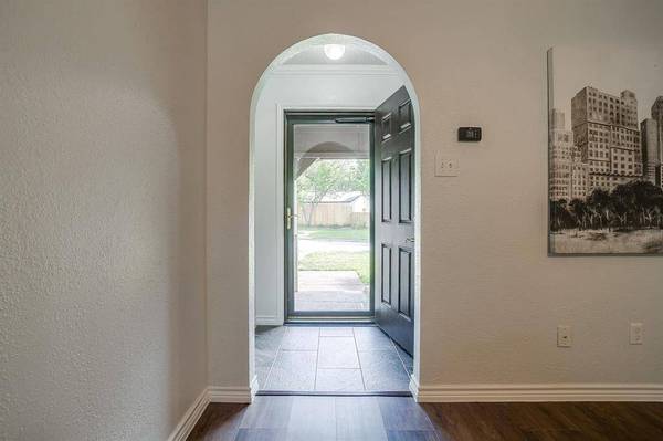 529 Jayellen Avenue, Burleson, TX 76028