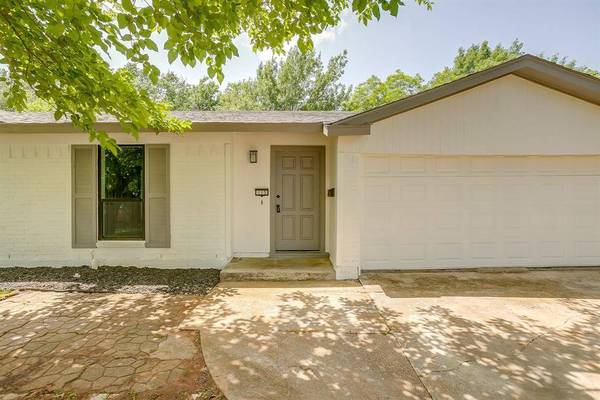 113 Quail Creek Drive, Crowley, TX 76036