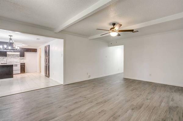 113 Quail Creek Drive, Crowley, TX 76036
