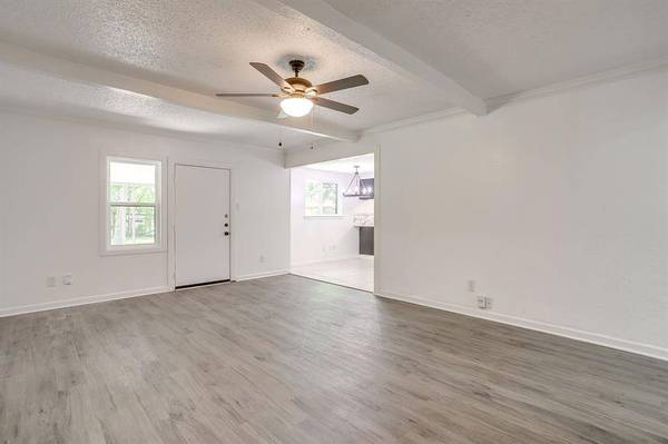 113 Quail Creek Drive, Crowley, TX 76036