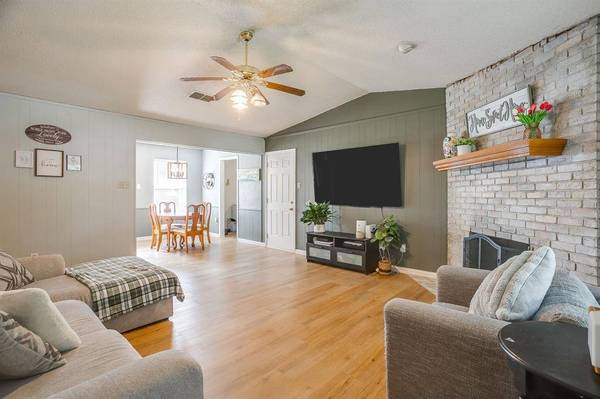 517 Post Oak Lane, Burleson, TX 76028