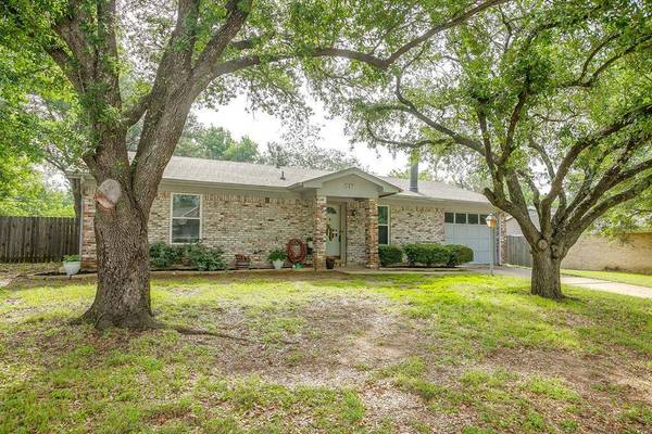 517 Post Oak Lane, Burleson, TX 76028