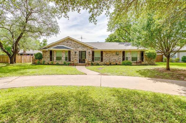 802 Shady Creek Drive, Cleburne, TX 76033