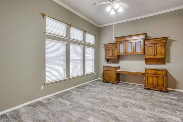 801 Timberwolf Court, Crowley, TX 76036