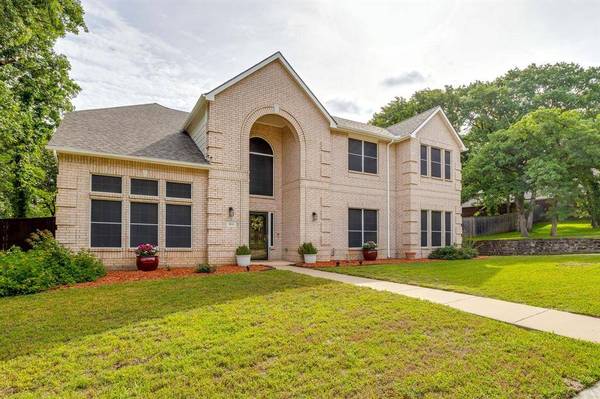 801 Timberwolf Court, Crowley, TX 76036