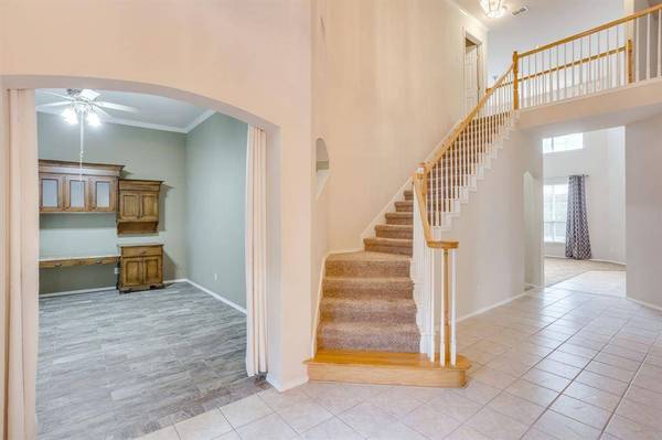 801 Timberwolf Court, Crowley, TX 76036