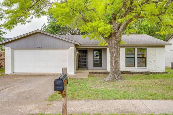 7924 Lazy Brook Drive, Watauga, TX 76148