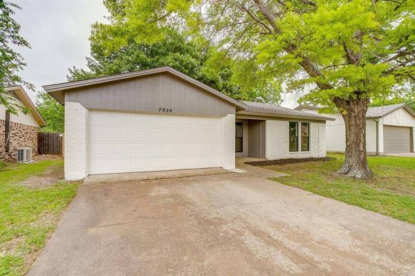 7924 Lazy Brook Drive, Watauga, TX 76148