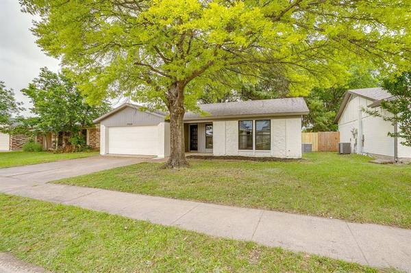 7924 Lazy Brook Drive, Watauga, TX 76148