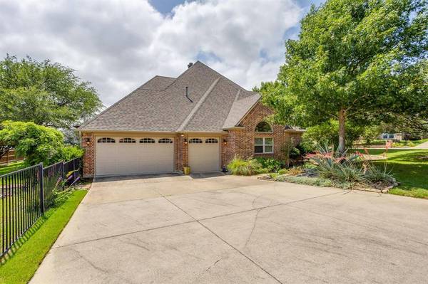 711 Flamingo Circle, Burleson, TX 76028