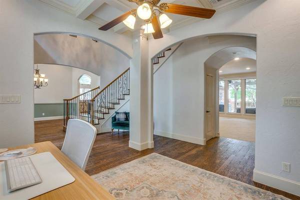 711 Flamingo Circle, Burleson, TX 76028