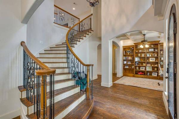 711 Flamingo Circle, Burleson, TX 76028