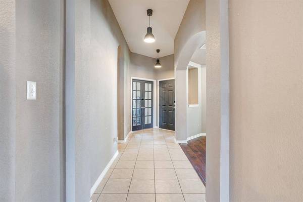 732 Evergreen Court, Burleson, TX 76028