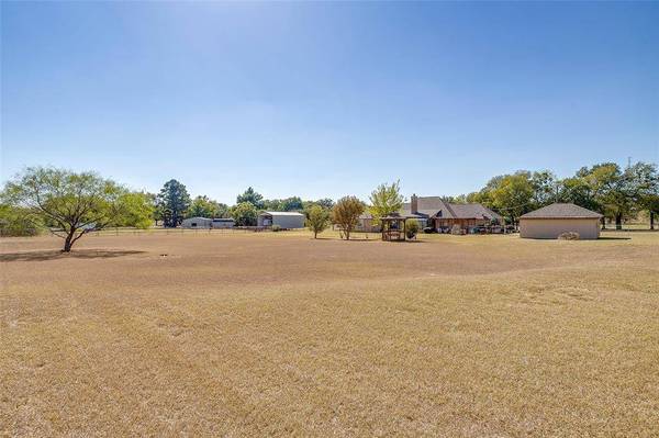 144 Trailwood Drive, Joshua, TX 76058