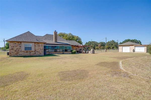 144 Trailwood Drive, Joshua, TX 76058