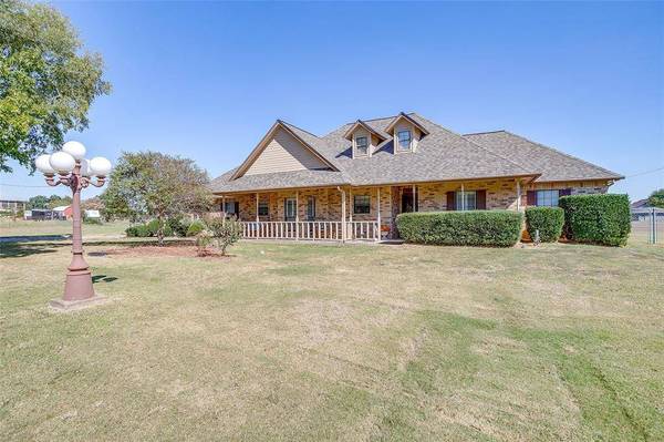 144 Trailwood Drive, Joshua, TX 76058