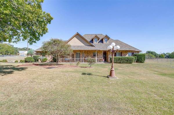 144 Trailwood Drive, Joshua, TX 76058