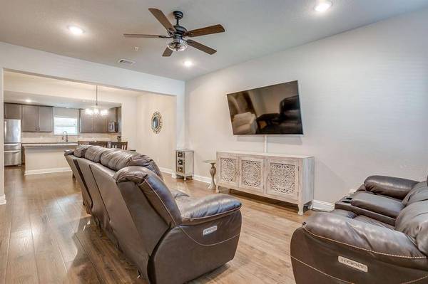 464 Pine Street, Burleson, TX 76028