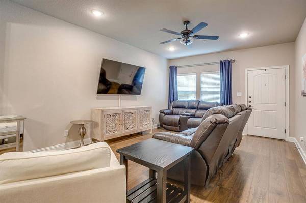 464 Pine Street, Burleson, TX 76028