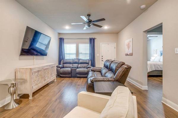 464 Pine Street, Burleson, TX 76028