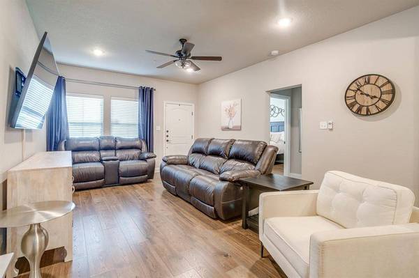 464 Pine Street, Burleson, TX 76028