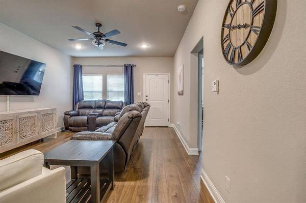 464 Pine Street, Burleson, TX 76028