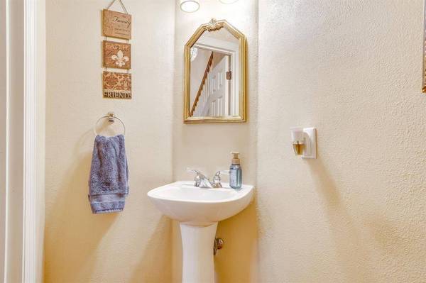 435 Arbor Lawn Drive, Burleson, TX 76028
