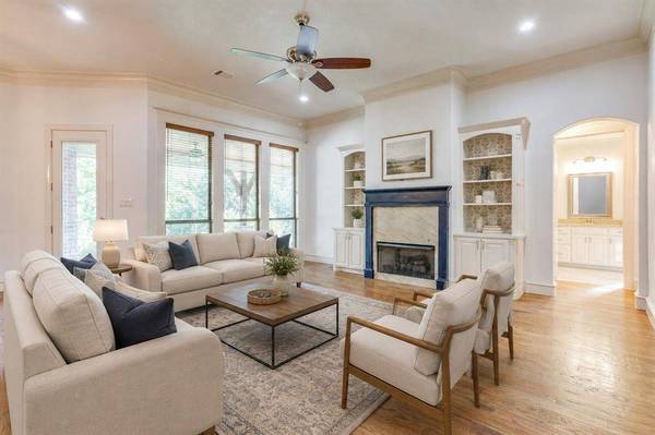2946 Masters Court N, Burleson, TX 76028