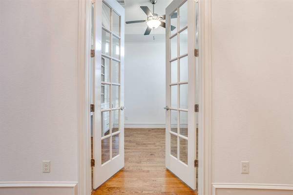 2946 Masters Court N, Burleson, TX 76028