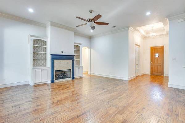2946 Masters Court N, Burleson, TX 76028