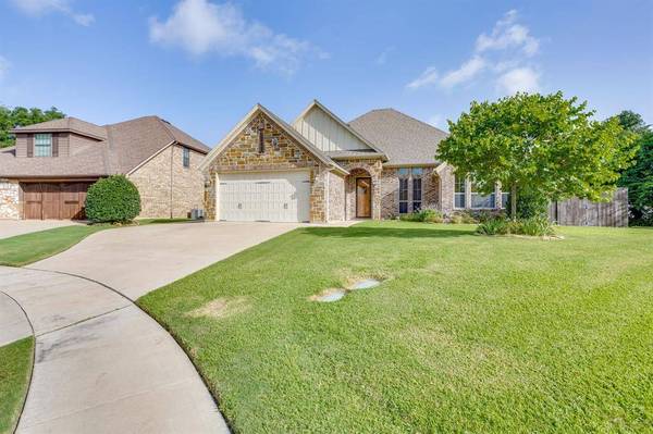 2946 Masters Court N, Burleson, TX 76028