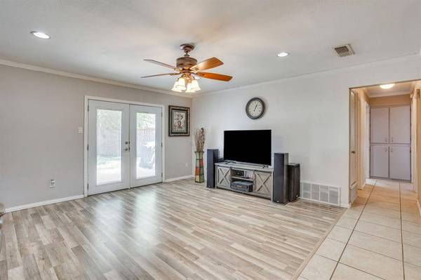 450 Nathan Street, Burleson, TX 76028