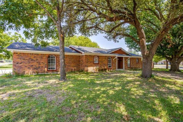 450 Nathan Street, Burleson, TX 76028