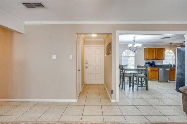 450 Nathan Street, Burleson, TX 76028