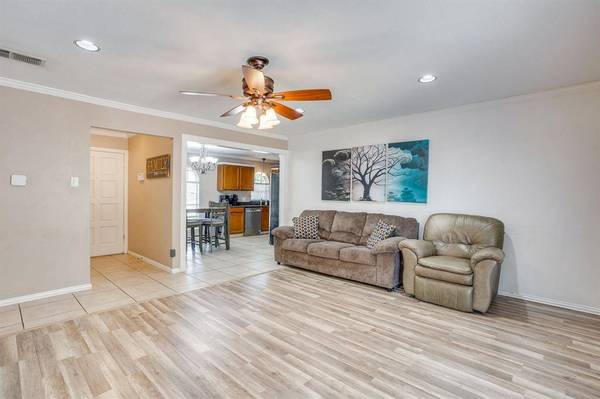 450 Nathan Street, Burleson, TX 76028