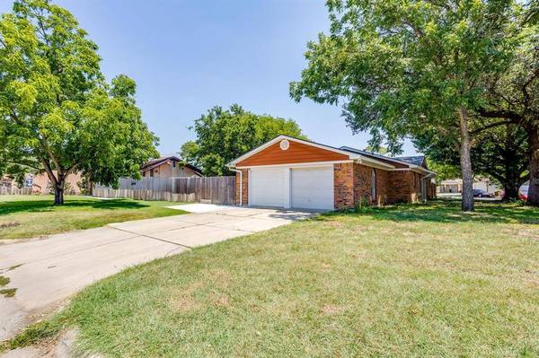 450 Nathan Street, Burleson, TX 76028