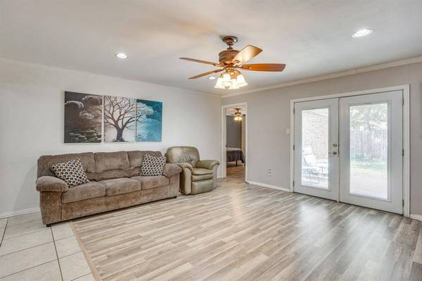 450 Nathan Street, Burleson, TX 76028