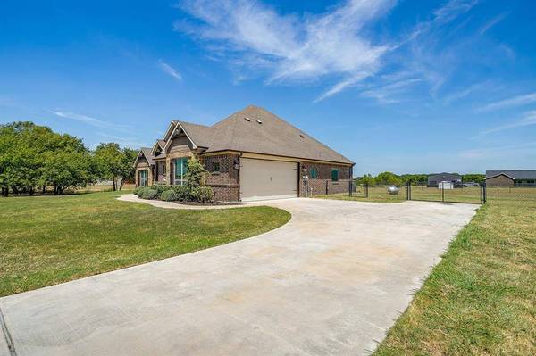 8341 County Road 201a, Grandview, TX 76050
