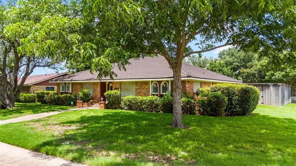 4945 Chilton Drive, Dallas, TX 75227