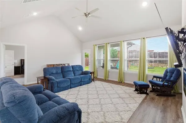 129 Chase Creek Drive, Lavon, TX 75166